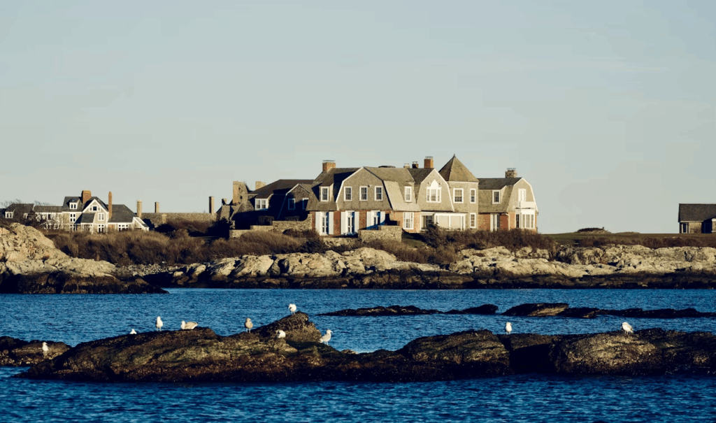 12 Stunning Photogenic Fishing Villages on the US East Coast 14 Brenton Point State Park, Ocean Drive, Newport, RI, USA